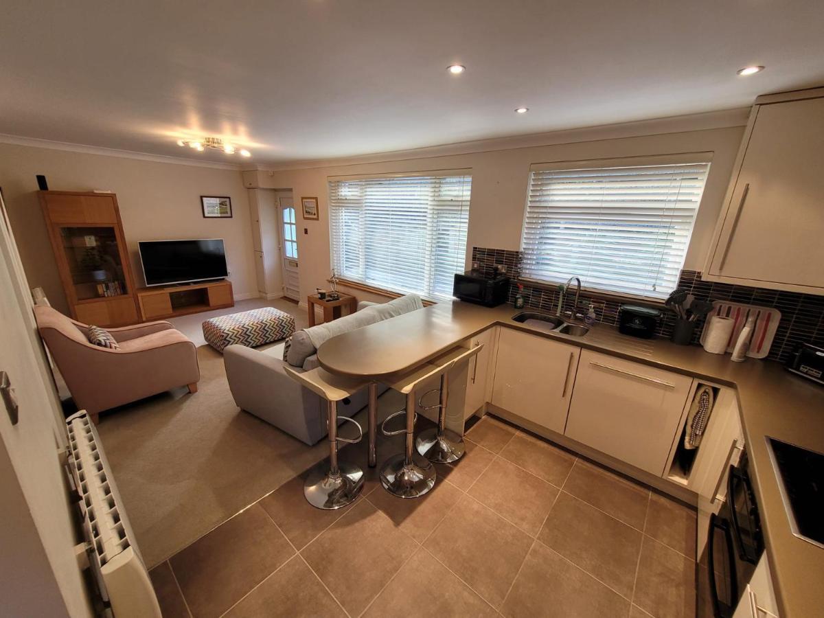 The Mumbles - Bungalow - 2 Bedrooms - Pet Friendly Swansea Exteriör bild